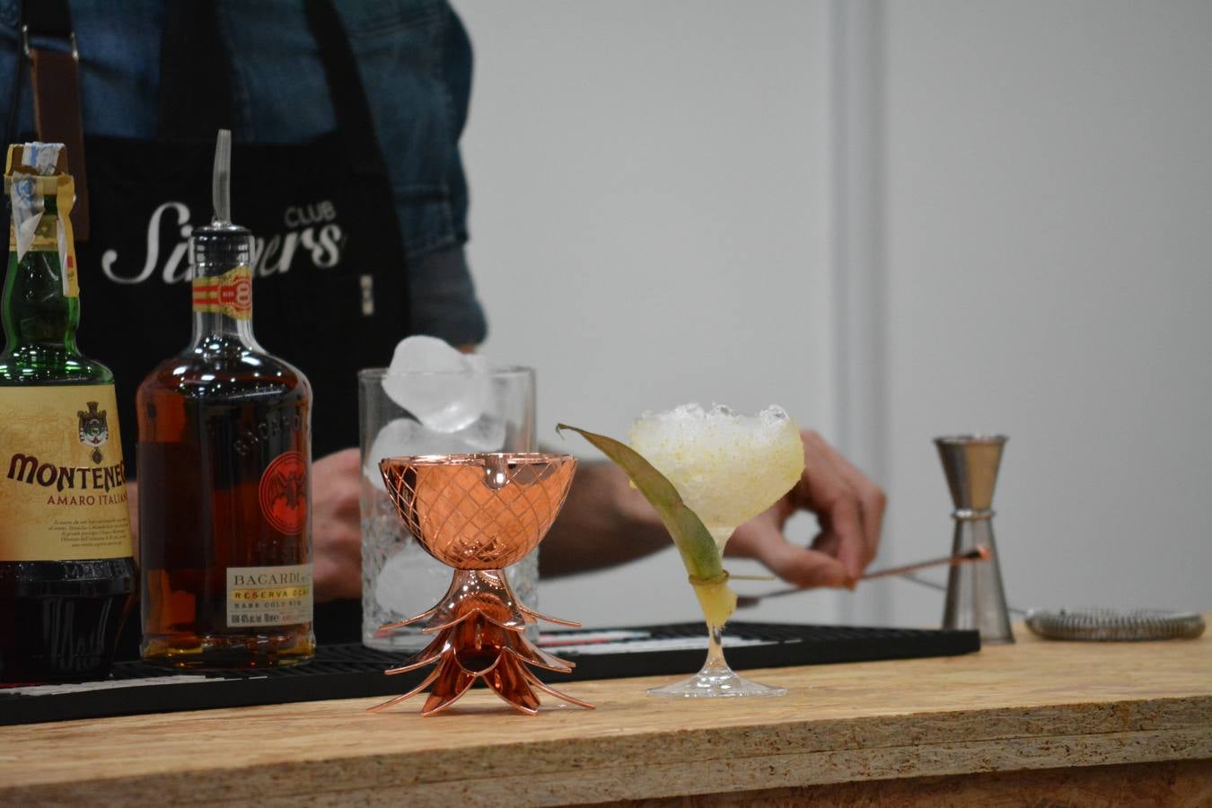 El establecimiento vallisoletano El Niño Perdido ha resultado ganador del primer premio tanto en el concurso provincial de Martinis como en el de Cócteles, mientras que Ambivium, situado en Peñafiel, se ha llevado el de mejor Combinado