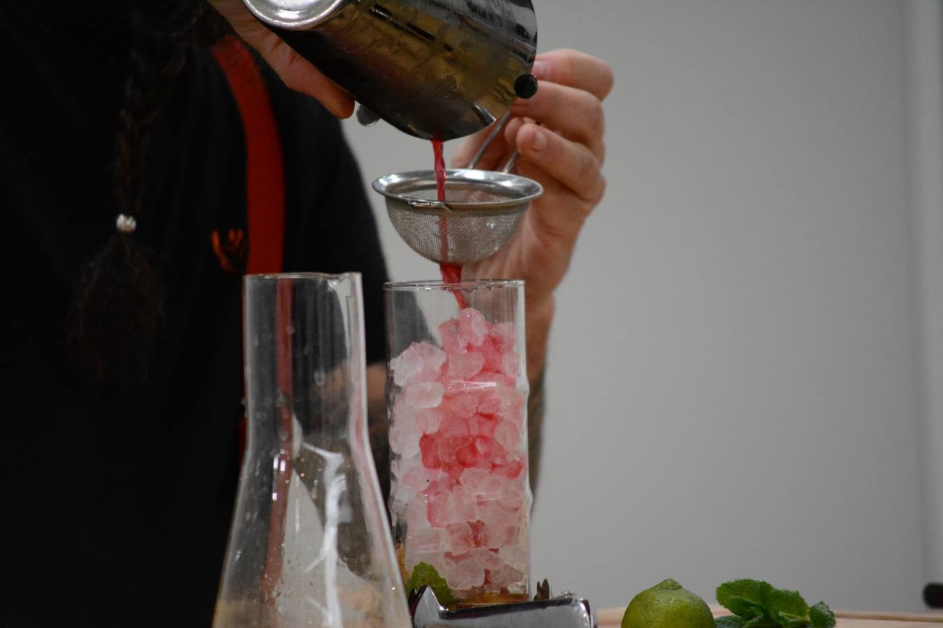 El establecimiento vallisoletano El Niño Perdido ha resultado ganador del primer premio tanto en el concurso provincial de Martinis como en el de Cócteles, mientras que Ambivium, situado en Peñafiel, se ha llevado el de mejor Combinado