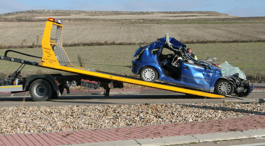 Fotos: Un muerto y tres heridos en un accidente en Cuéllar