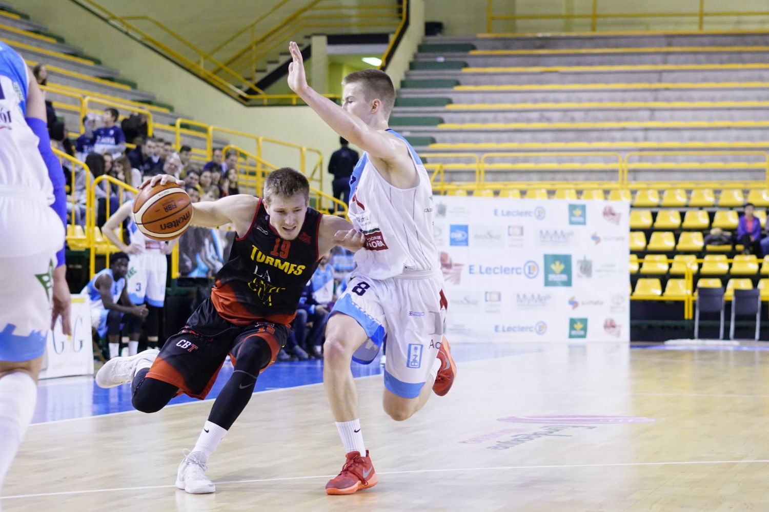 El equipo salmantino logra una gran remontada final para forzar la prórroga y vencer después al líder de la Liga
