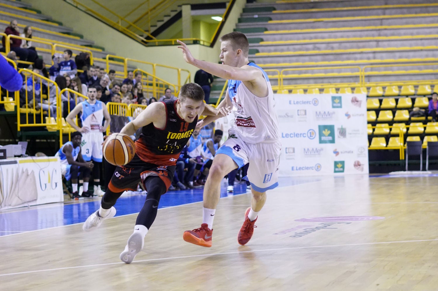 El equipo salmantino logra una gran remontada final para forzar la prórroga y vencer después al líder de la Liga