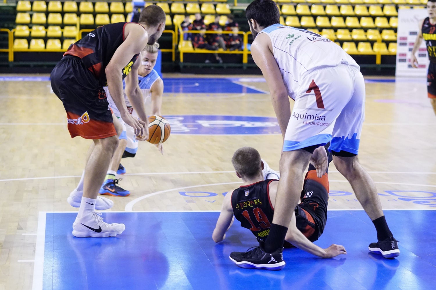 El equipo salmantino logra una gran remontada final para forzar la prórroga y vencer después al líder de la Liga