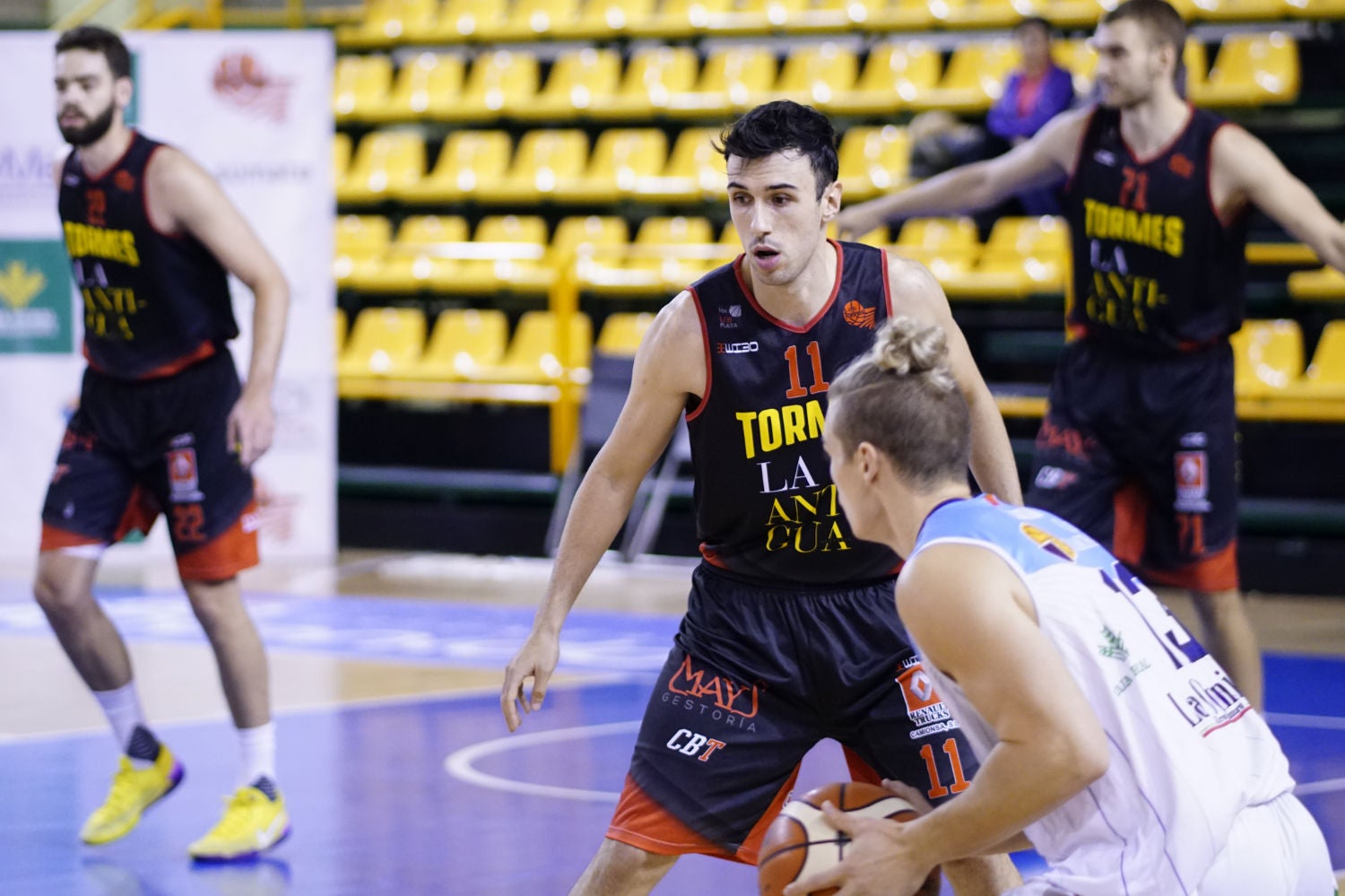 El equipo salmantino logra una gran remontada final para forzar la prórroga y vencer después al líder de la Liga