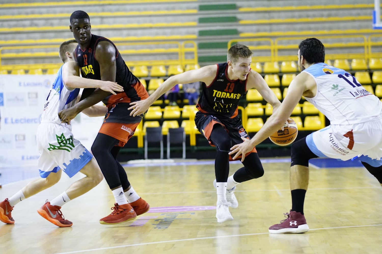El equipo salmantino logra una gran remontada final para forzar la prórroga y vencer después al líder de la Liga