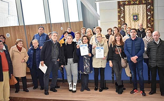 Miembros de la Asociación Diabetológica Salmantina y guijuelenses durante el acto celebrado en el salón de plenos. 