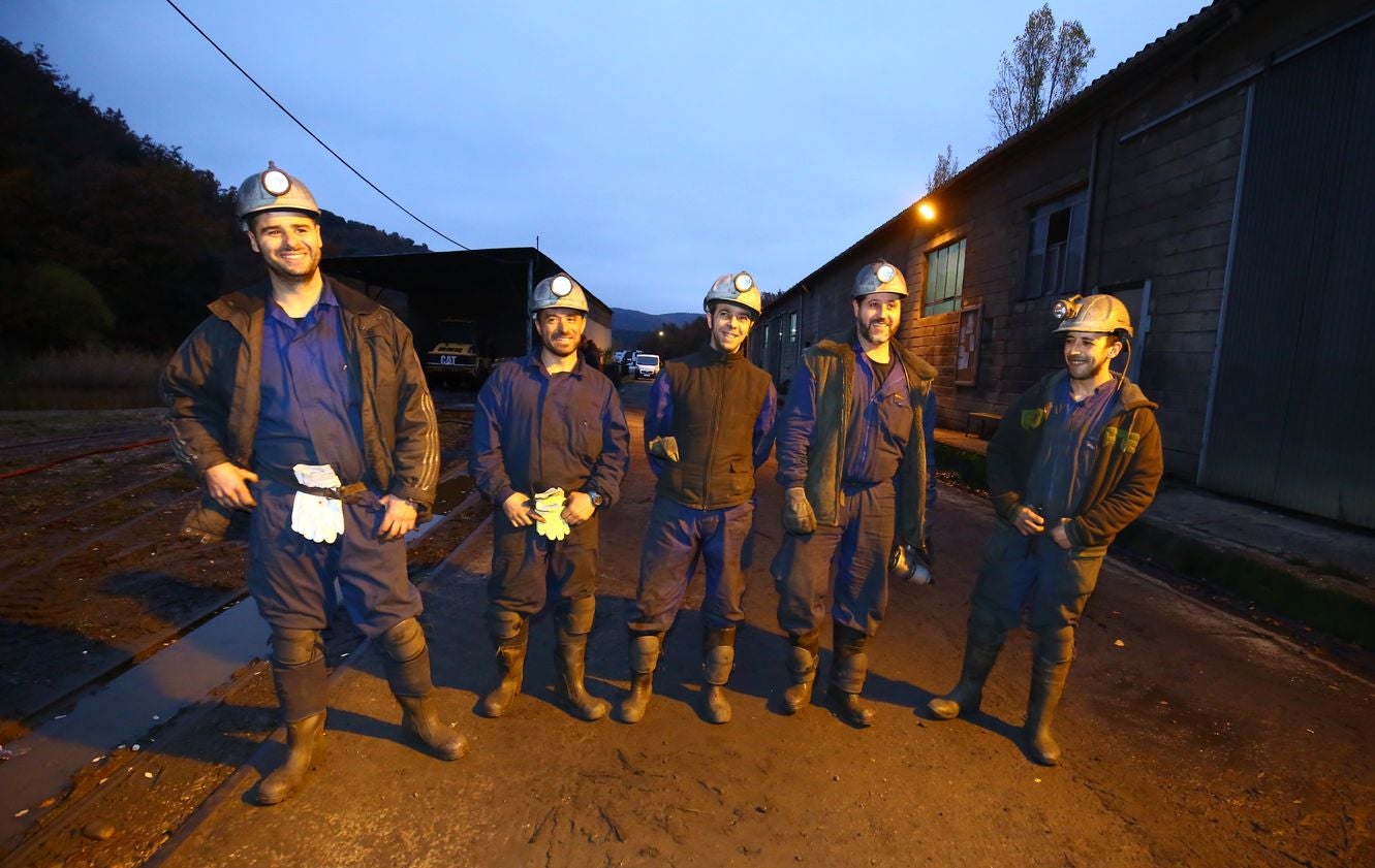 La última jornada de trabajo en una mina de carbón del Bierzo echa el cierre a una actividad que durante el último siglo cambió para siempre la historia de la comarca y de sus habitantes