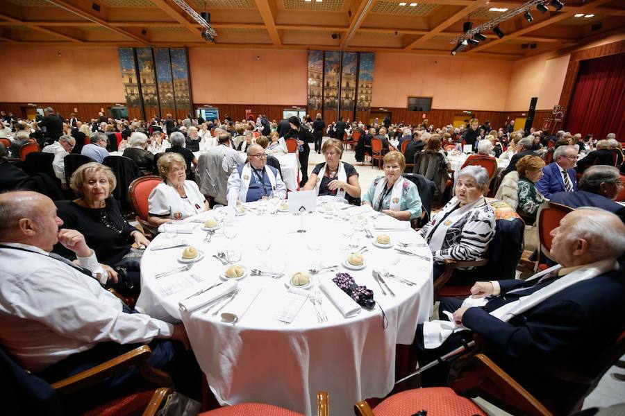 Fotos: Multitudinaria cena de cientos de capistas llegados de toda España en Salamanca