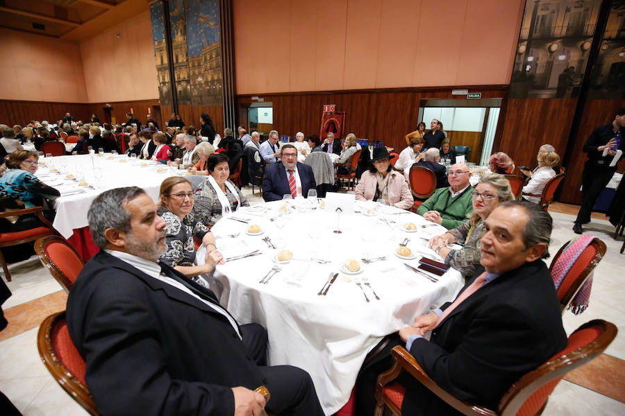 Fotos: Multitudinaria cena de cientos de capistas llegados de toda España en Salamanca