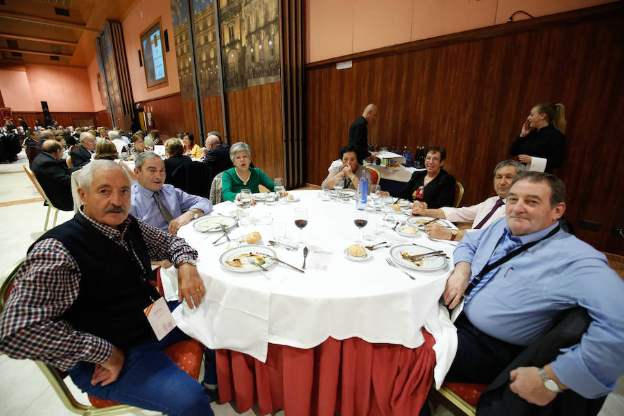 Fotos: Multitudinaria cena de cientos de capistas llegados de toda España en Salamanca