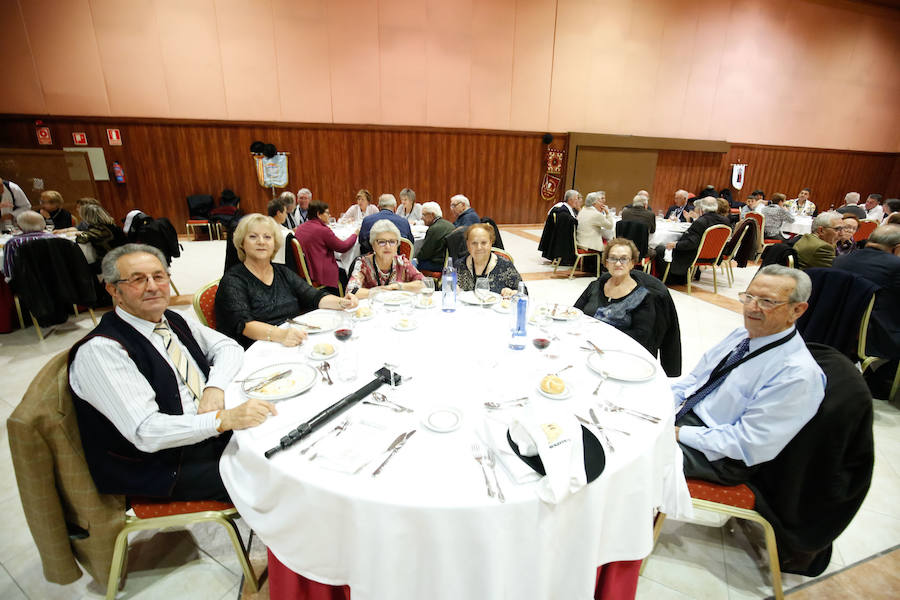 Fotos: Multitudinaria cena de cientos de capistas llegados de toda España en Salamanca