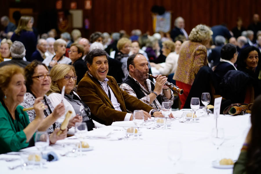 Fotos: Multitudinaria cena de cientos de capistas llegados de toda España en Salamanca