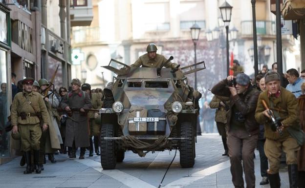 Tropas soviéticas por las calles de Zamora este sábado.