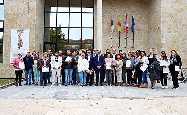 Foto de familia de algunos de los participantes en el plan. 