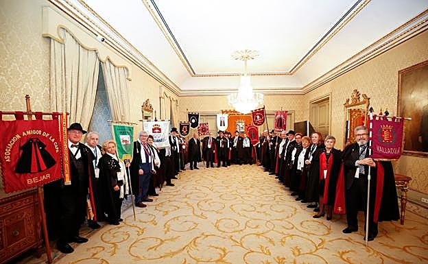 Representantes de las distintas asociaciones de capistas del país, en el salón de recepciones.