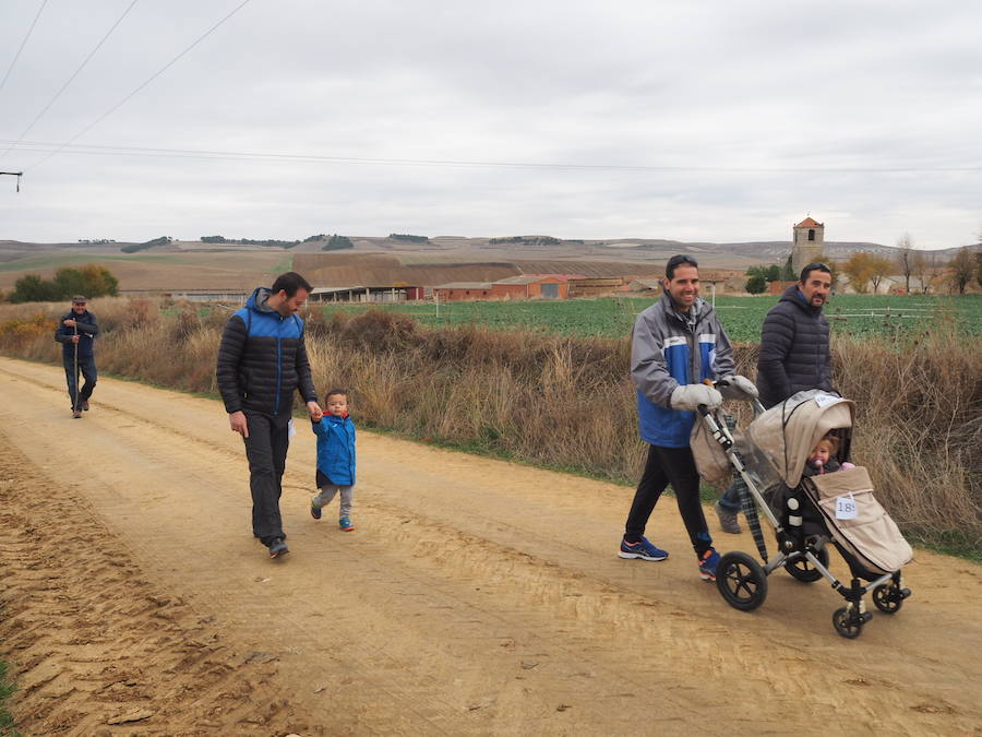 Fotos: Marcha solidaria en Villasexmir para apoyar a la pequeña Julia