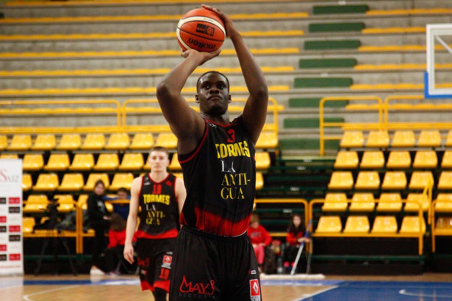 Fotos: CB Tormes-Basket Navarra