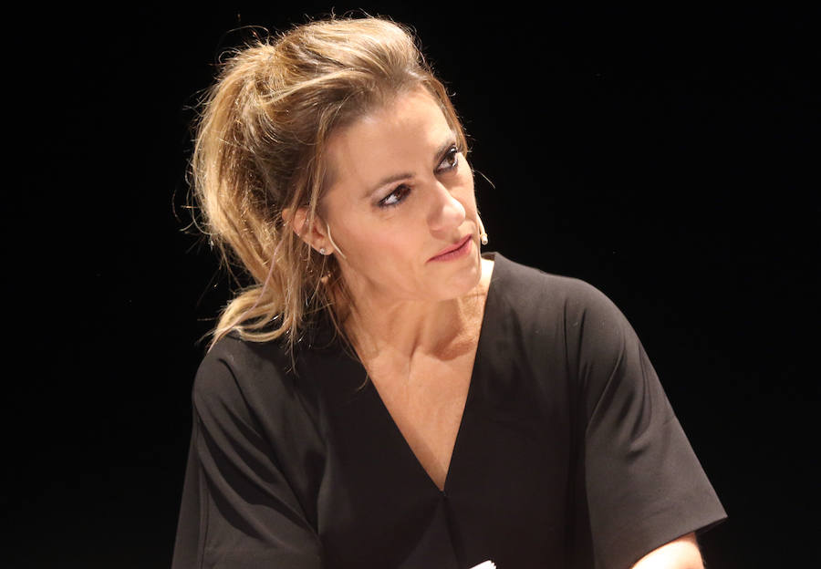 Fotos: Acto contra la violencia de género en el Teatro Juan Bravo