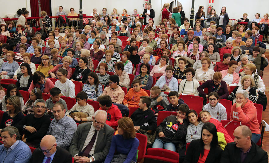 Fotos: Acto contra la violencia de género en el Teatro Juan Bravo