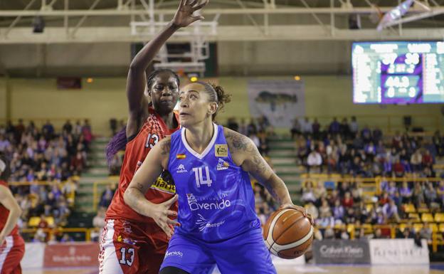 Erika de Souza durante el partido ante Bembibre de la temporada pasada. 