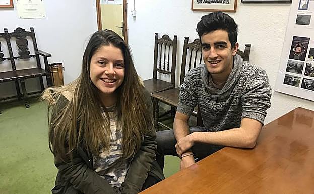 Laura y Jaime durante la entrevista desarrollada en el Instituto Fray Diego Tadeo.