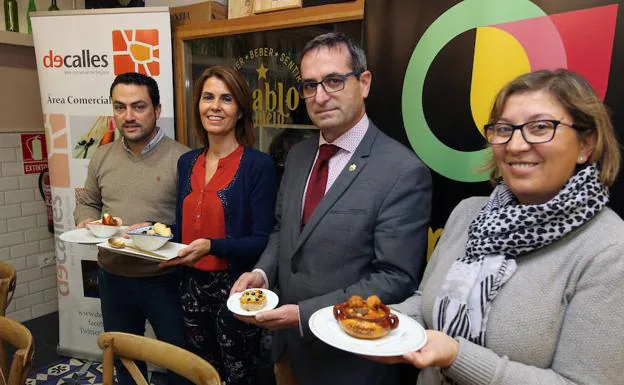 Javier Figueredo, Magdalena Rodríguez, Jaime Pérez y Esther Bermejo, en la presentación del concurso.