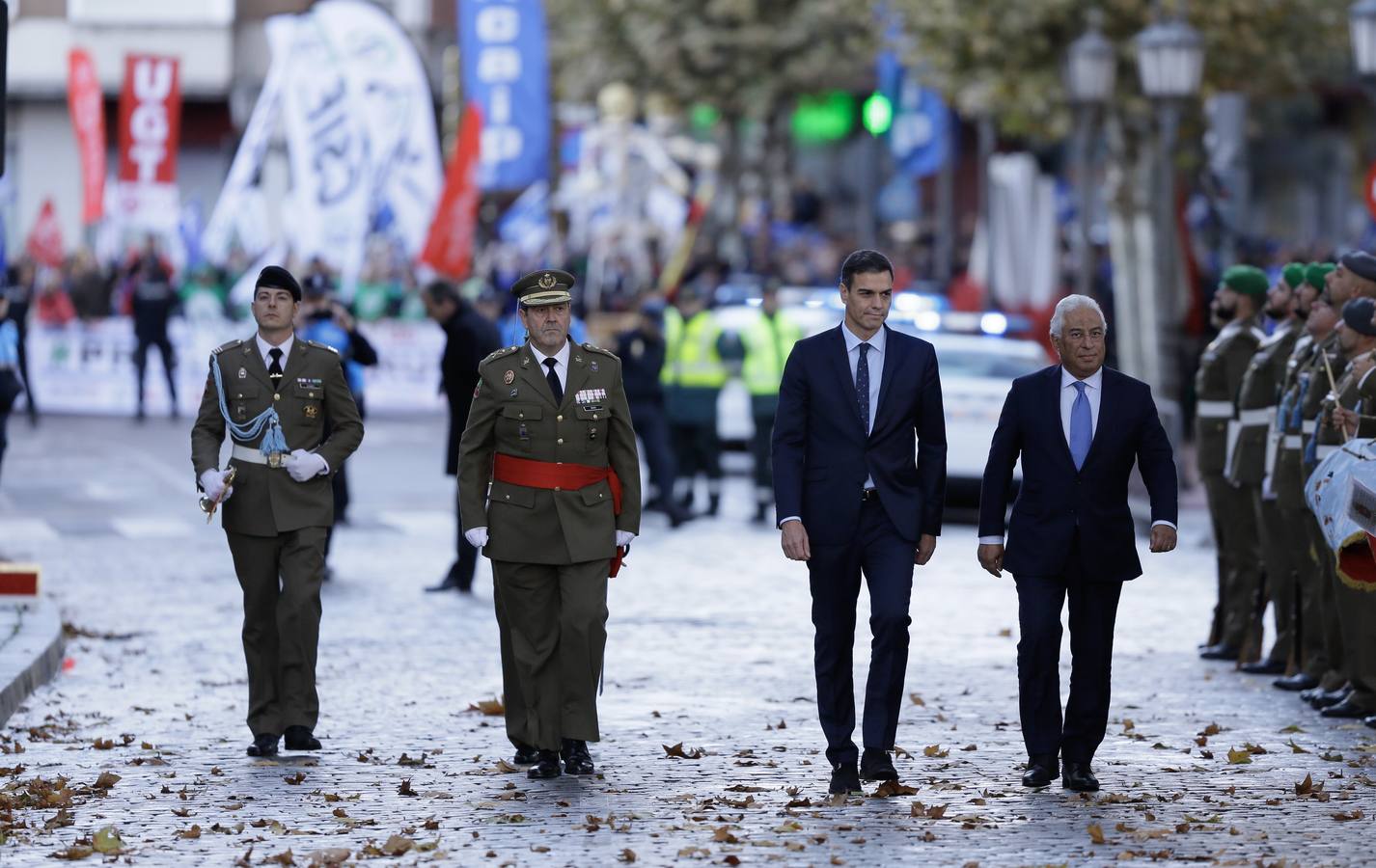 La reunión bilateral se desarrolla en el Palacio Real con la presencia de ministros de los dos países