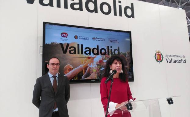 Ana Redondo y y Víctor David Alonso, en la presentación.