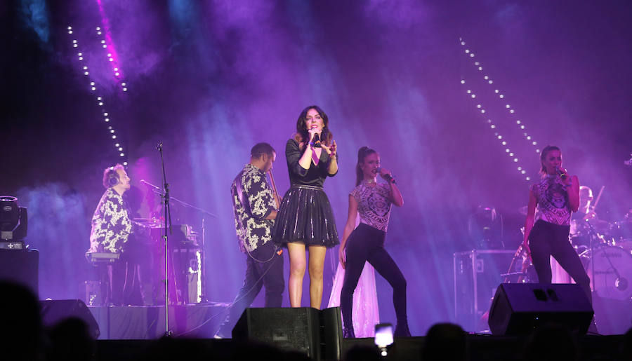 Fotos: Merche canta en Palencia contra la violencia de género