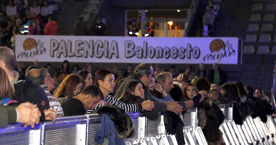 Fotos: Merche canta en Palencia contra la violencia de género