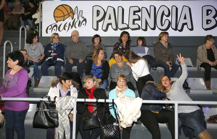 Fotos: Merche canta en Palencia contra la violencia de género