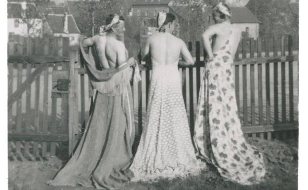 Imagen principal - Varios soldados nazis posan vestidos de mujer. 