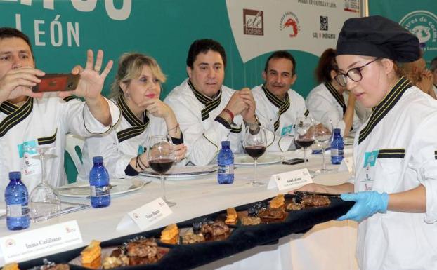 Sheila Garcia ganadora del Concurso de Cocina de Castilla y León en Intur. 