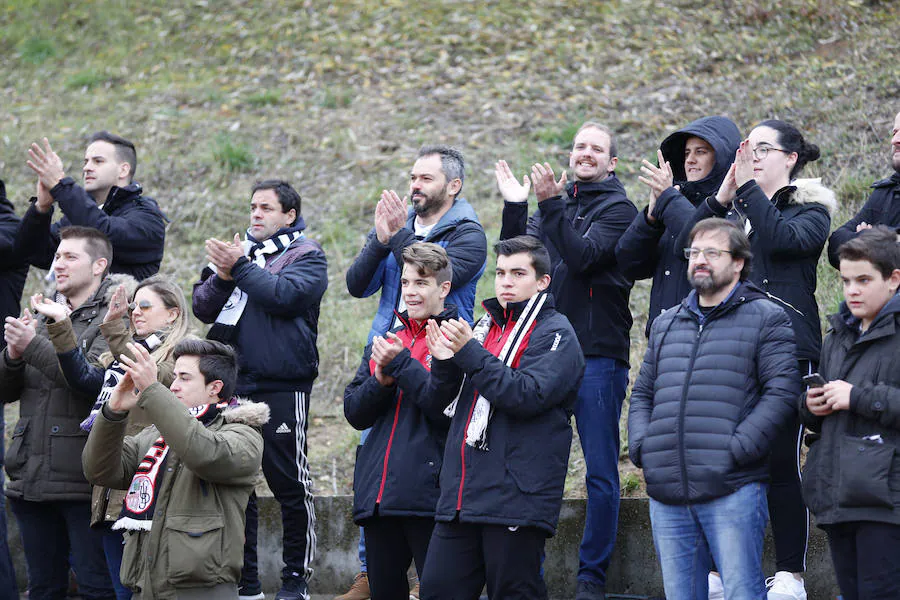 Fotos: El público en las gradas durante el derbi salmantino