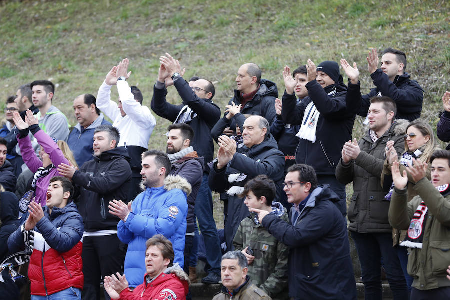 Fotos: El público en las gradas durante el derbi salmantino