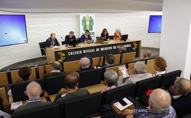 El acto de inauguración de las jornadas organizadas por Alcer en el Colegio de Médicos. 