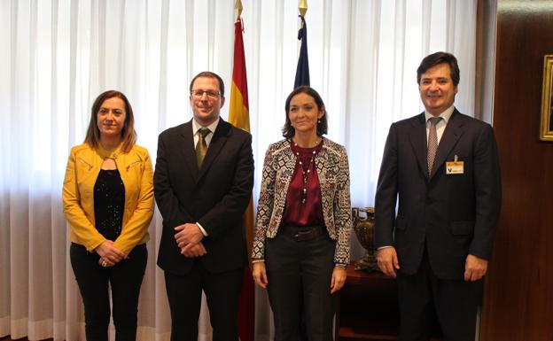 Viginia Barcones, Raúl Blanco, Reyes Maroto y Óscar Heckh, durante la firma del acuerdo. 