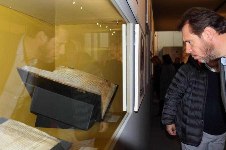 El Archivo Municipal recorre a través de 27 piezas los hitos históricos del conde con el propósito de hacer más conocida su biografía y el contexto político, social y religioso en el que se desenvolvió. 