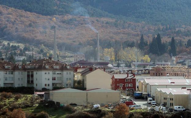 Parte del núcleo urbano del Real Sitio de san Ildefonso con la sierra al fondo. 