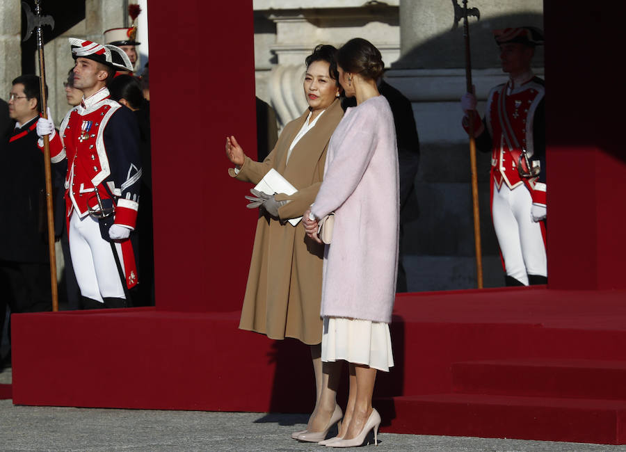 Recibimiento oficial de los Reyes al presidente de la República Popular China, Sr. Xi Jinping y su esposa, Peng Liyuan, en el Palacio Real de Madrid.