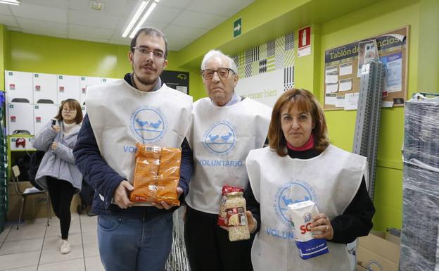Voluntarios del Banco de Alimentos en una campaña de recogida. 