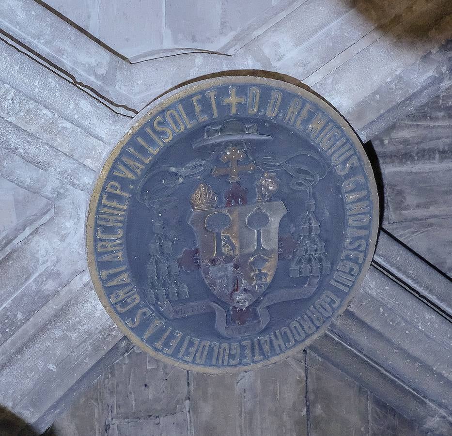 Fotos: Limpieza de la iglesia Santa María de la Antigua de Valladolid