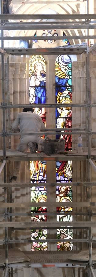 Fotos: Limpieza de la iglesia Santa María de la Antigua de Valladolid