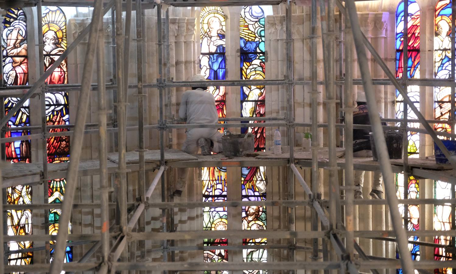 Fotos: Limpieza de la iglesia Santa María de la Antigua de Valladolid