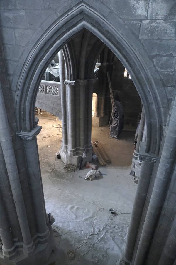 Fotos: Limpieza de la iglesia Santa María de la Antigua de Valladolid