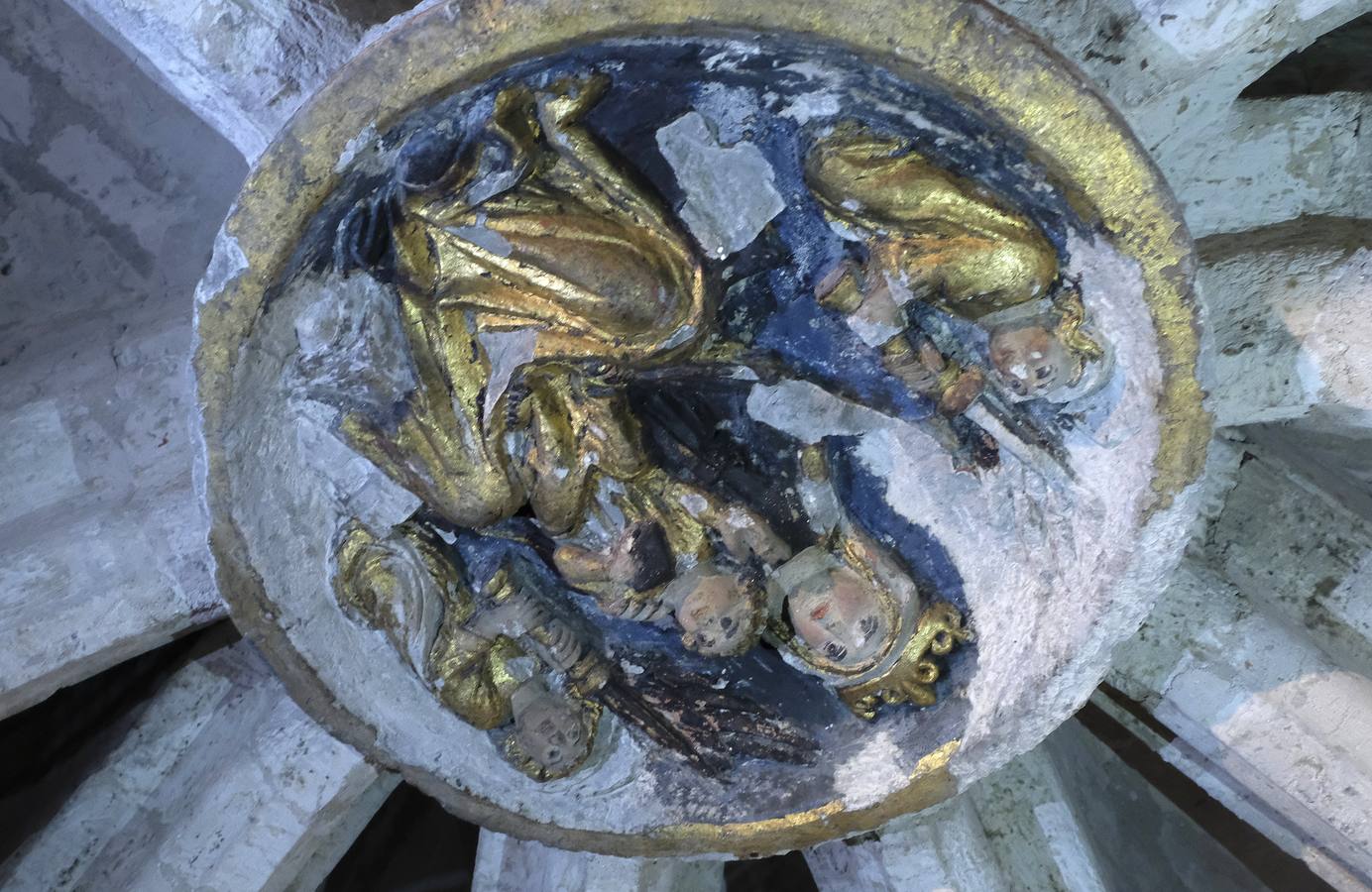 Fotos: Limpieza de la iglesia Santa María de la Antigua de Valladolid