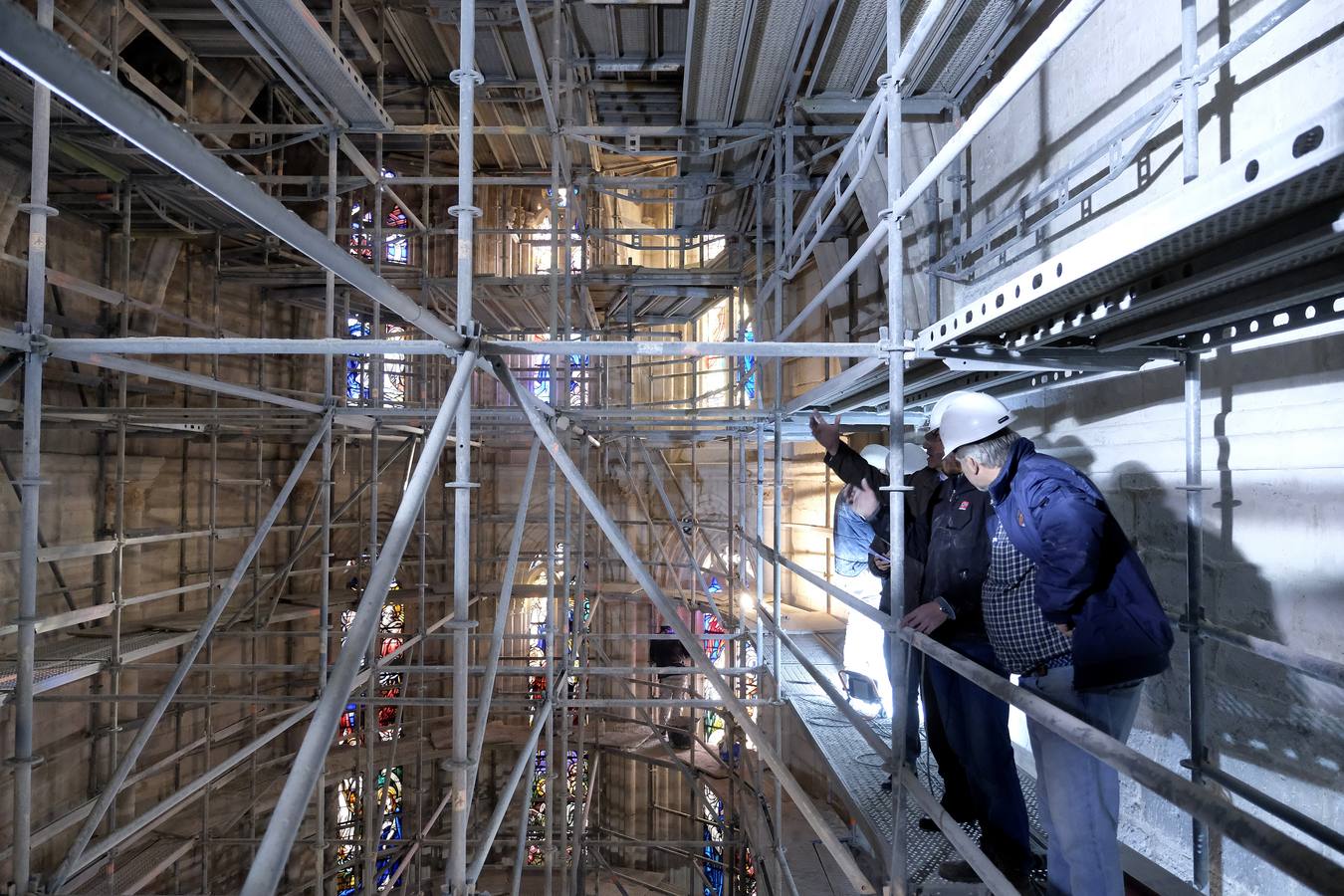 Fotos: Limpieza de la iglesia Santa María de la Antigua de Valladolid