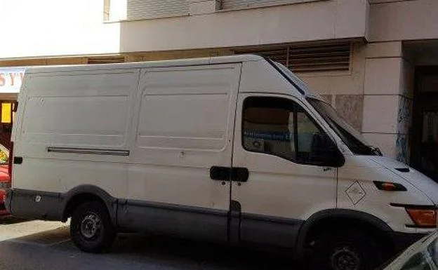 Una de las 628 furgonetas inspeccionadas por la Policía Local en Valladolid.