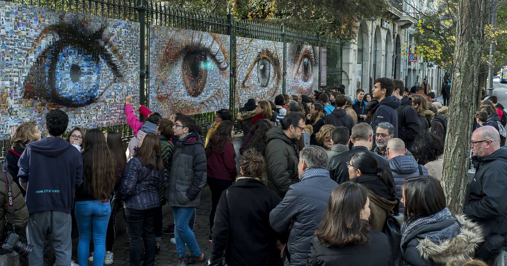 Cuatro paneles, con 1.750 fotografías cada uno, en los que dos mil personas, la mayoría de Valladolid, han aportado una imagen de lo que para ellos es un sueño