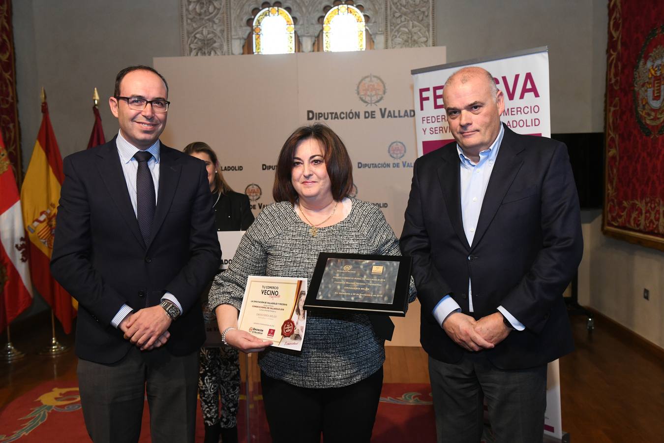 La Flor de Castilla de Medina de Rioseco, Confitería Frias de Olmedo, Supertienda Lucy de Peñafiel y Droguería Milán de Tordesillas reciben los premios de la campaña 'Compra en tu pueblo: tu comercio vecino muy nuestro'