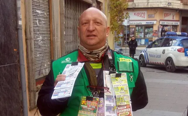César Rodrigo de Frutos, vendedor de la ONCE que ha vendido los cupones premiados. 